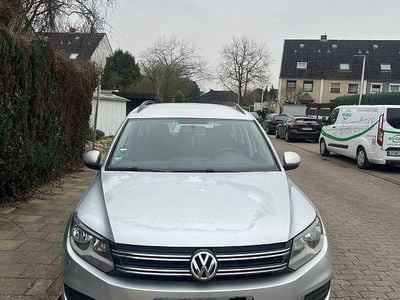 Gebraucht VW Tiguan Trendline 122 PS (89 kW) 2012 Grau SUV