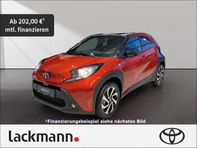 Gebraucht Toyota Aygo X Team 72 PS (52 kW) 2024 3u4)/ black mica (209) (rot SUV