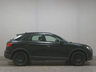 Gebraucht Audi Q3 Basis 150 PS (110 kW) 2020 Mythosschwarz metallic SUV