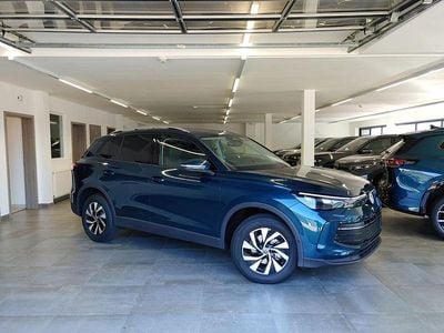 Neu VW Tiguan Life 150 PS (110 kW) 2026 Blau SUV