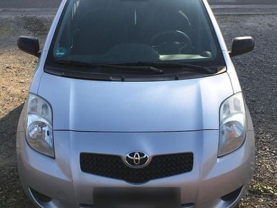 Gebraucht Toyota Yaris 68 PS (50 kW) 2009 Silber Kleinwagen