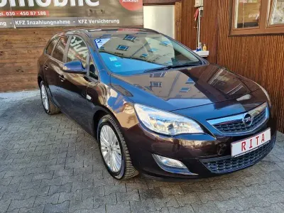 Gebraucht Opel Astra Design Edition 110 PS (80 kW) 2012 Braun Kombi