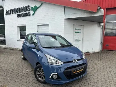 Gebraucht Hyundai i10 Edition 67 PS (49 kW) 2015 Blau Kleinwagen