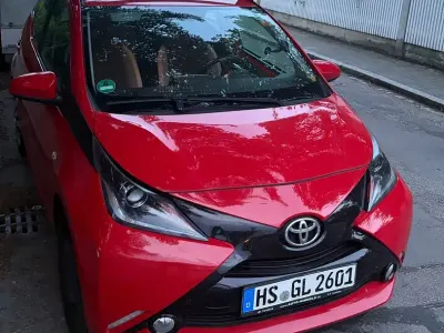 Gebraucht Toyota Aygo X-play 69 PS (50 kW) 2015 Rot Kleinwagen