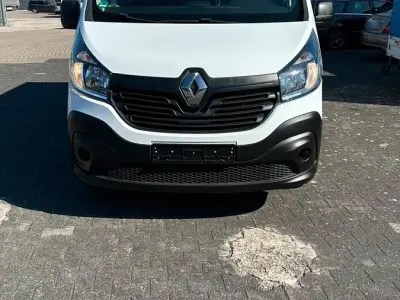 Gebraucht Renault Trafic 122 PS (89 kW) 2015 Weiß Van / Kleinbus