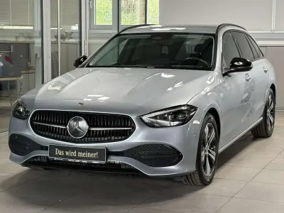 Gebraucht Mercedes C200 Avantgarde 163 PS (119 kW) 2022 Lack hightechsilber Kombi