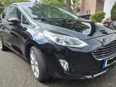 Gebraucht Ford Fiesta Titanium 101 PS (74 kW) 2018 Schwarz Kleinwagen