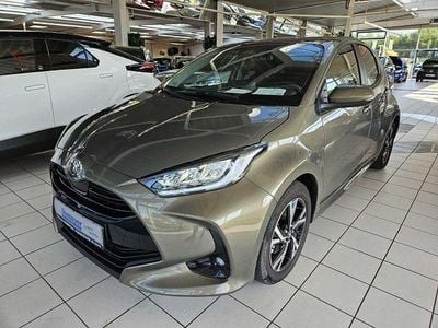 Manganbronze metallic Gebraucht 2024 Toyota Yaris Hybrid Team Kleinwagen | 21.890 € (Guter Preis)