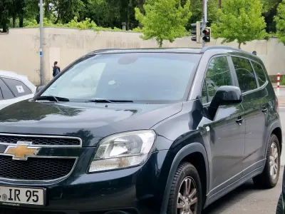 Gebraucht Chevrolet Orlando 170 PS (125 kW) 2012 Schwarz Van / Kleinbus