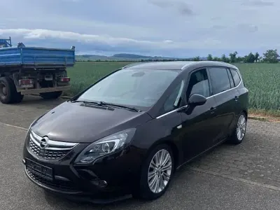 Gebraucht Opel Zafira Tourer Business Innovation 170 PS (125 kW) 2015 Braun Van / Kleinbus