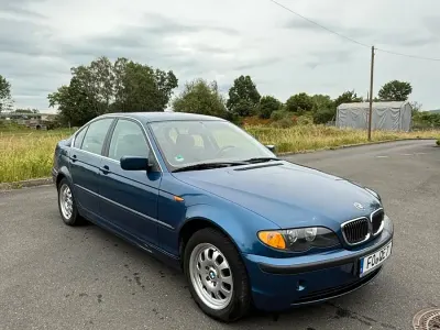 Gebraucht BMW 325 Sport Line 192 PS (141 kW) 2002 Blau Limousine