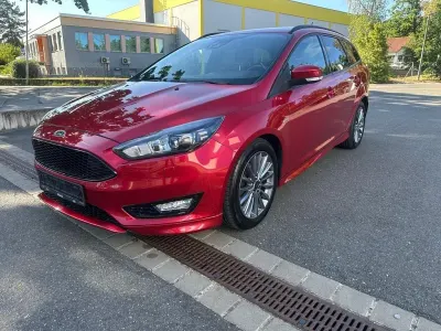 Gebraucht Ford Focus ST-Line 140 PS (102 kW) 2018 Rot Limousine