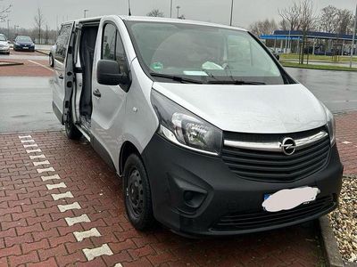 Grau Gebraucht 2018 Opel Vivaro Van / Kleinbus | 10.499 € (Guter Preis)