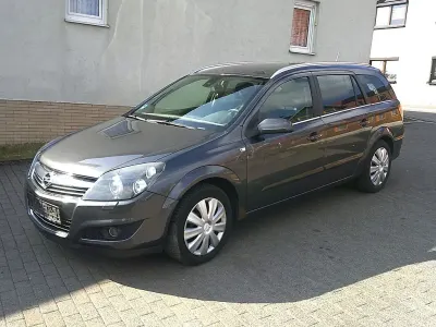 Gebraucht Opel Astra Innovation 179 PS (131 kW) 2009 Grau Limousine