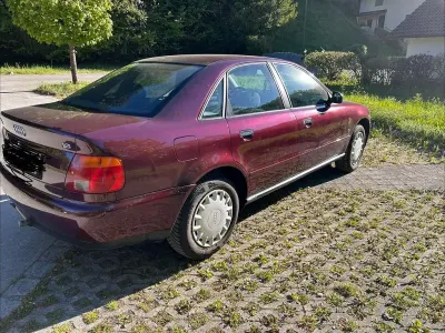Gebraucht Audi A4 101 PS (74 kW) 1995 Rot Limousine