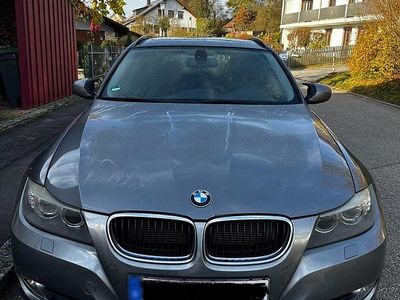 Gebraucht BMW 318 143 PS (105 kW) 2012 Grau Kombi