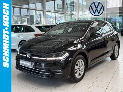 Gebraucht VW Polo Style 95 PS (69 kW) 2022 Deep black perleffekt (schwarz) Kleinwagen
