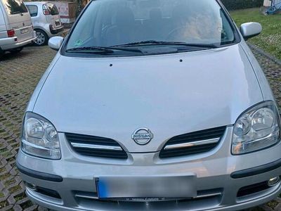Nissan Almera Tino
