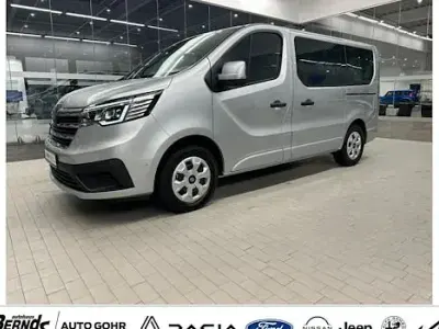 Usado Renault Trafic Evolution 150 HP (110 kW) 2024 Prateado Monovolume