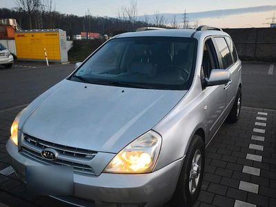 Grau Gebraucht 2009 Kia Carnival Van / Kleinbus | 2.200 € (Fairer Preis)