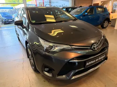 Gebraucht Toyota Avensis Team 147 PS (108 kW) 2018 Grau Kombi