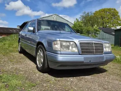 Gebraucht Mercedes E250 113 PS (83 kW) 1994 Blau Limousine