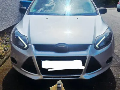 Gebraucht Ford Focus Trend 125 PS (91 kW) 2012 Silber Limousine
