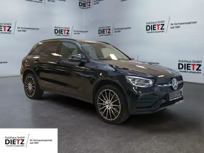 Używany Mercedes GLC300e AMG 306 KM (225 kW) 2022 Czarny SUV