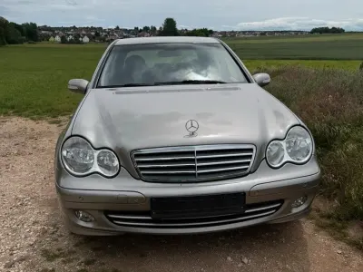 Gebraucht Mercedes C180 143 PS (105 kW) 2005 Andere farben Limousine