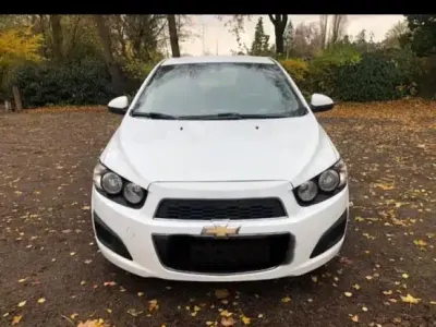 Gebraucht Chevrolet Aveo 84 PS (61 kW) 2011 Weiß Kleinwagen