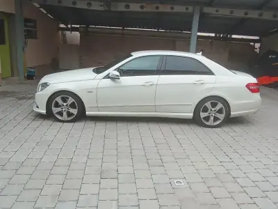 Gebraucht Mercedes E200 Elegance 184 PS (135 kW) 2010 Weiß Limousine