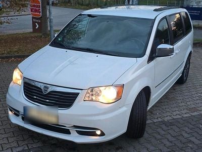 Gebraucht Lancia Voyager 177 PS (130 kW) 2015 Schwarz Van / Kleinbus