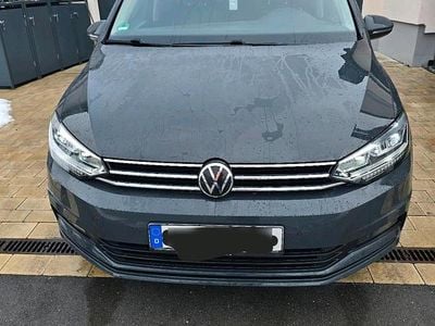 Grau Gebraucht 2023 VW Touran Van / Kleinbus | 14.900 € (Fairer Preis)
