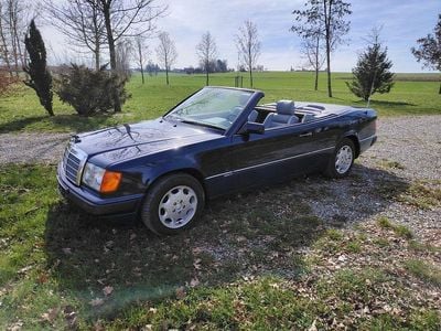 Gebraucht Mercedes E300 220 PS (161 kW) 1993 Blau Cabrio