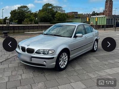 Silber Gebraucht 2004 BMW 325 Limousine | 3.650 €