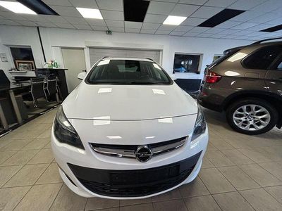 Weiß Gebraucht 2013 Opel Astra Active Kombi | 4.999 € (Etwas zu teuer)