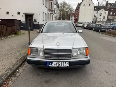 Gebraucht Mercedes 250 90 PS (66 kW) 1992 Silber Limousine
