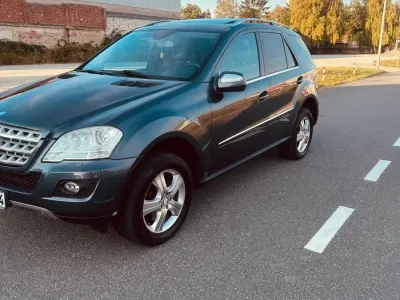 Gebraucht Mercedes ML350 231 PS (169 kW) 2010 Grau SUV