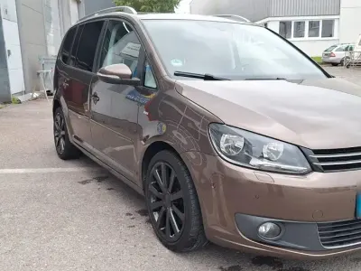Gebraucht VW Touran 140 PS (102 kW) 2015 Braun Van / Kleinbus