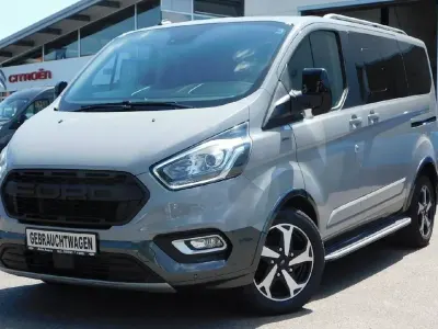 Gebraucht Ford Tourneo 150 PS (110 kW) 2023 Grau Kombi