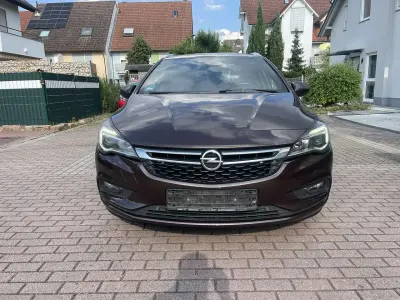 Gebraucht Opel Astra Dynamic 136 PS (100 kW) 2017 Kokosnuss braun (m2) Kombi