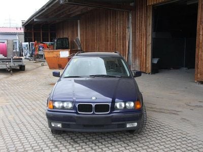 Gebraucht BMW 318 115 PS (84 kW) 1996 Blau Kombi