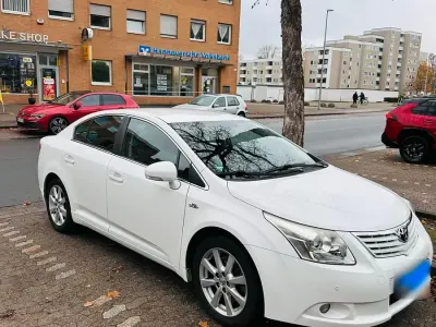Gebraucht Toyota Avensis 150 PS (110 kW) 2010 Weiß Limousine