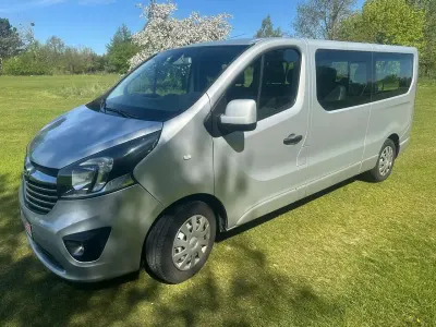 Gebraucht Opel Vivaro 140 PS (102 kW) 2015 Platinum/aluminium silber/silv Van / Kleinbus