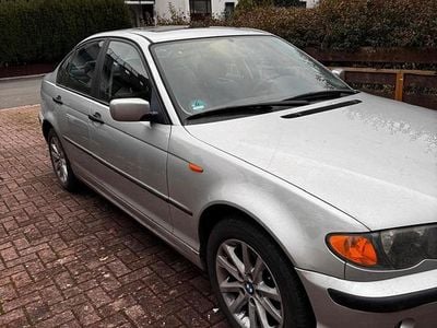 Silber Gebraucht 2002 BMW 318 Limousine | 1.500 € (Superpreis)