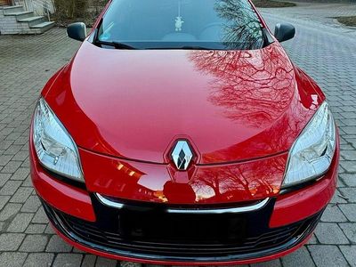 Gebraucht Renault Mégane Authentique 101 PS (74 kW) 2013 Rot Limousine
