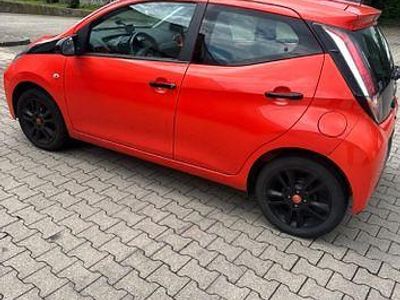 Orange Gebraucht 2014 Toyota Aygo Kleinwagen | 6.300 € (Fairer Preis)