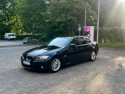 Gebraucht BMW 325 Basis 218 PS (160 kW) 2011 Schwarz Limousine