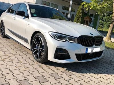 Weiß Gebraucht 2019 BMW 330 M Performance Limousine | 29.700 € (Fairer Preis)