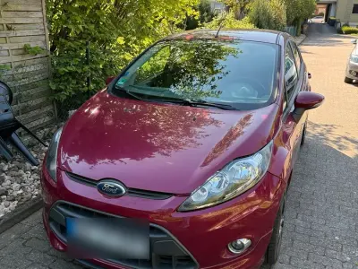 Gebraucht Ford Fiesta Viva 82 PS (60 kW) 2011 Rot Kleinwagen